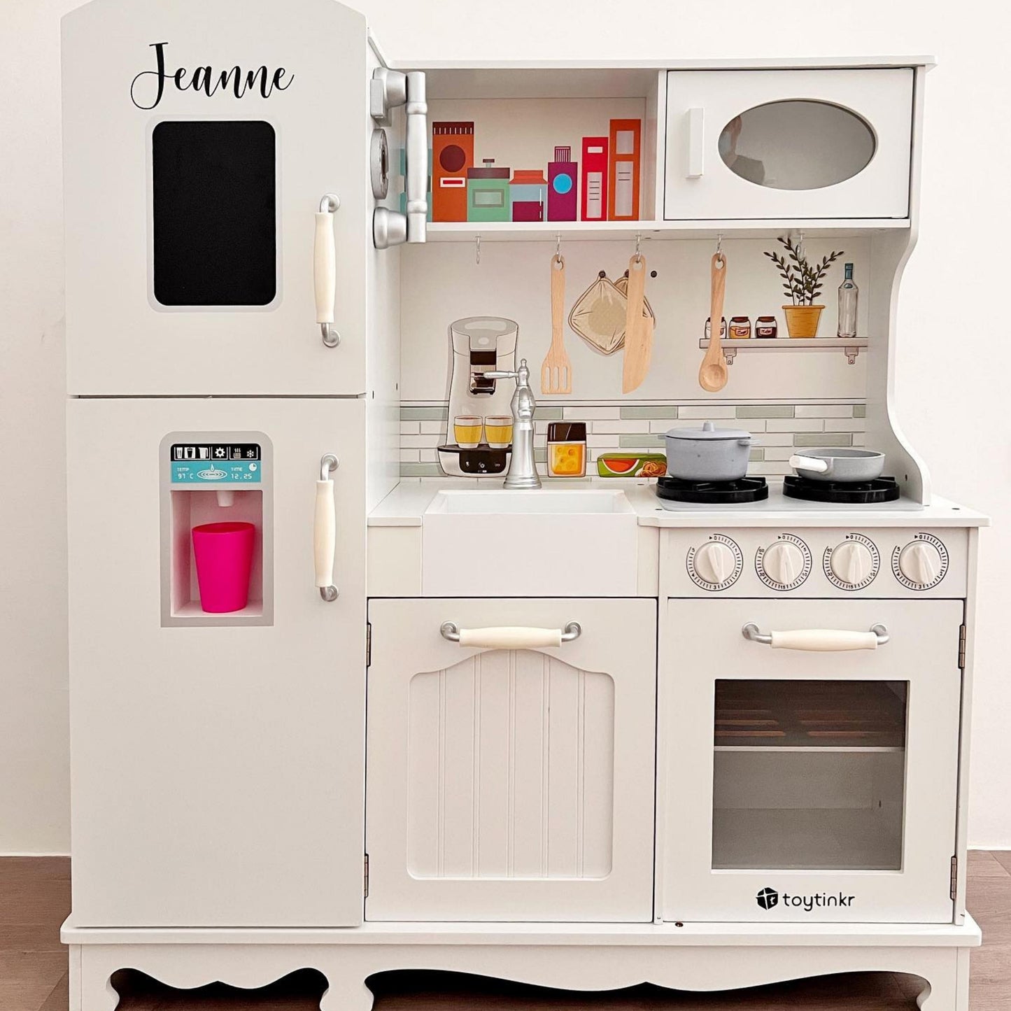 Large Classic Kitchen by Toytinkr