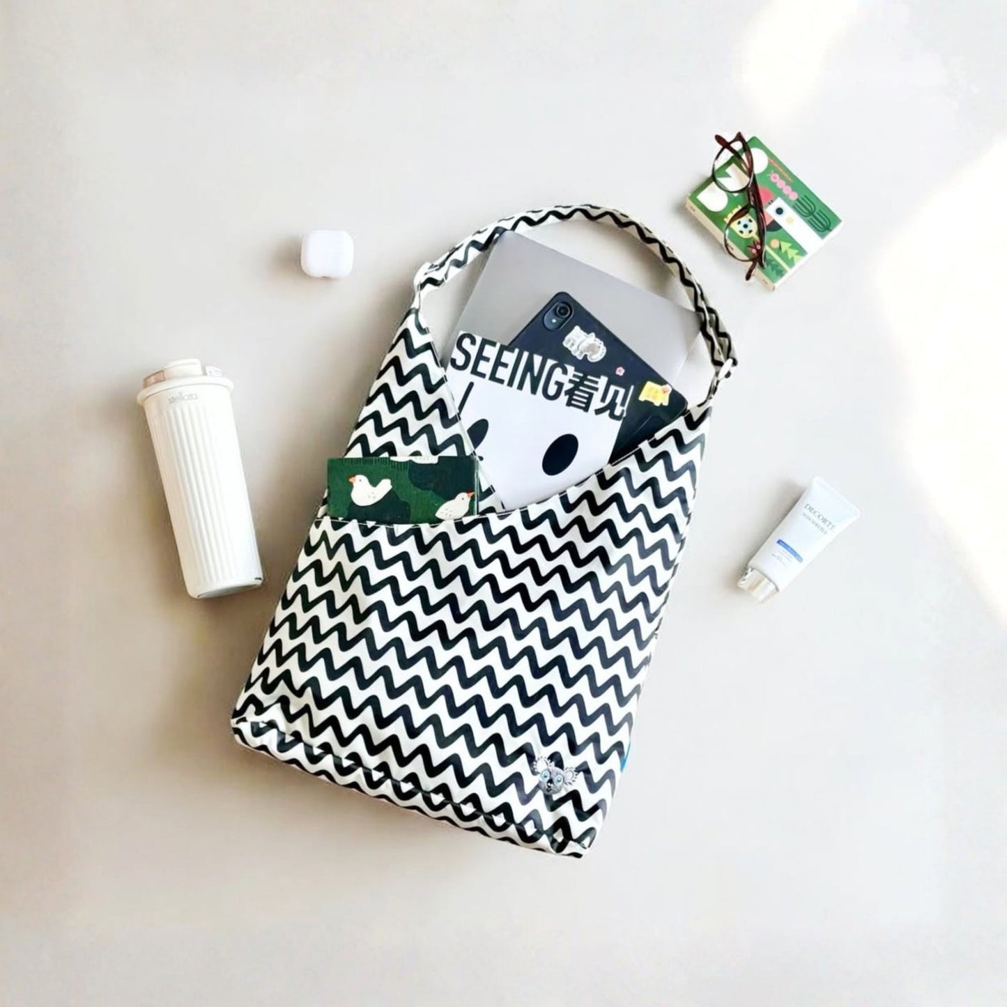 Hug Z 2 Way Multifunctional Bag by Toytinkr