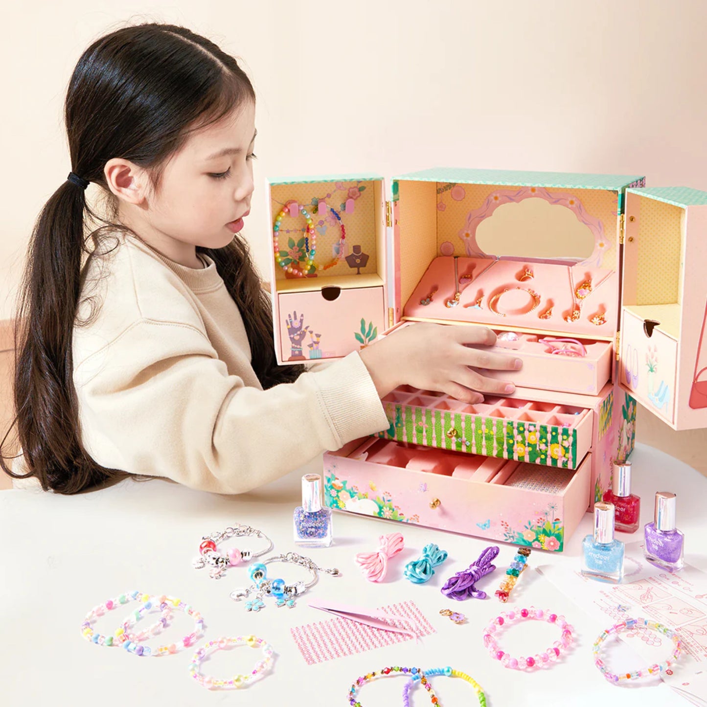 Mideer Lacing Beads DIY Kit - Fantastic Jewelry by Toytinkr